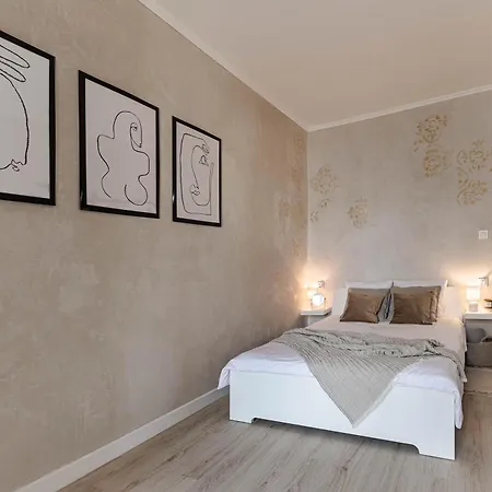Spacious & Quiet - Old Town & Kazimierz Apartment Krakow